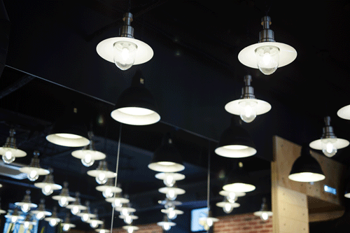 Lamps-in-cafe-387921